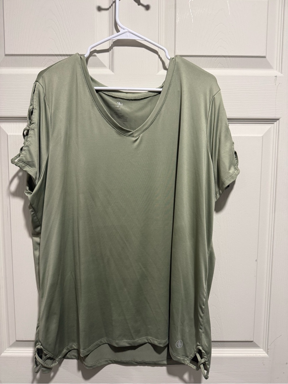 Adrienne Vittadini Olive V-Neck Short Sleeve Top